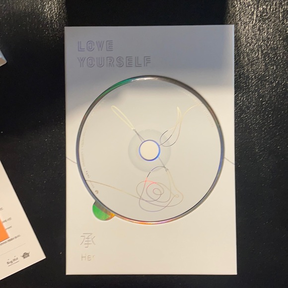 Love Yourself Her (L) - Picture 3 of 3